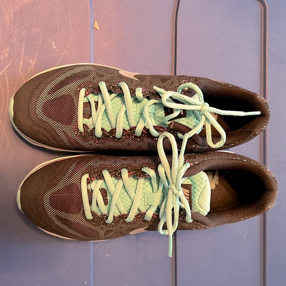 Nike air max shoes. Barely worn. Excellent condition - Picture 1 of 7